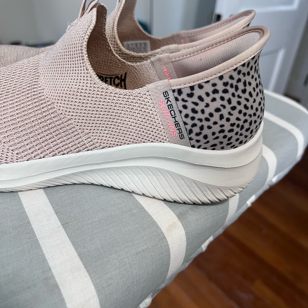 Skechers tan and leporad pattern Knit Slip-Ons - Picture 6 of 8